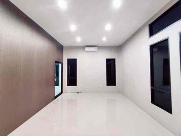 ให้เช่าอาคารสำนักงานพร้อมโกดัง ลำลูกกา คลอง 4
Office + Warehouse พื้นที่ใช้สอย 415 ตร.ม.