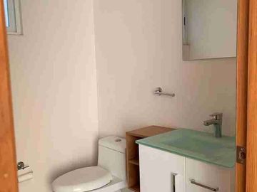 Casa en renta en la Cima a un lado del Refugio 3 recámaras con baño, jardín, amenidades