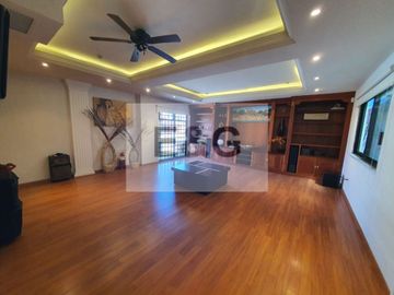 Construcción en Venta en El Mirador, con alberca y jardín... espectacular!