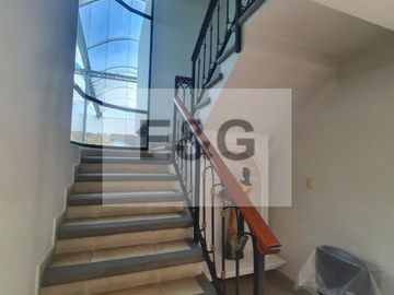 Construcción en Venta en El Mirador, con alberca y jardín... espectacular!