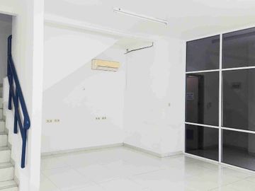 Gudang rapi siap huni berikut office 2 lantai di Taman Tekno