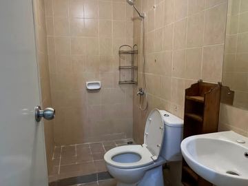 Disewakan Apartemen Mediterania Garden 2 Tower G View Pool