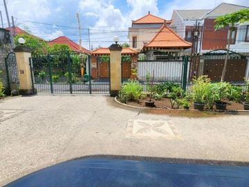 Rumah Mewah Sangat Terawat 2 Lantai Dijual, di Renon