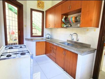 Rumah Mewah Sangat Terawat 2 Lantai Dijual, di Renon