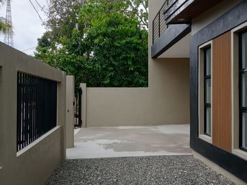 FOR SALE! 2-Storey House and Lot in Brgy Villamonte Bacolod City-AP