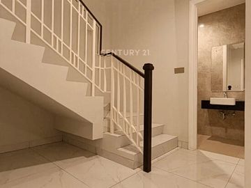 Hunian Eksklusif Siap Huni di Summarecon Crown Gading | Hook | One Gate System