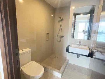 Disewakan apartemen mewah bersih 1 BR full furnish siap huni di The Kensington kelapa gading jakarta utara