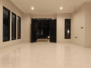 Rumah Mewah Siap Huni di Summarecon Crown Gading – Hook, Smart Door Lock, Dekat Sekolah & Eka Hospital