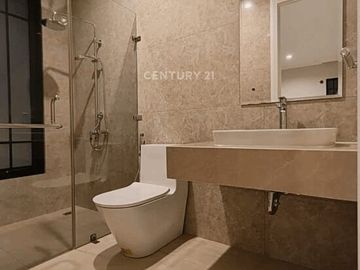 Rumah Mewah Siap Huni di Summarecon Crown Gading – Hook, Smart Door Lock, Dekat Sekolah & Eka Hospital