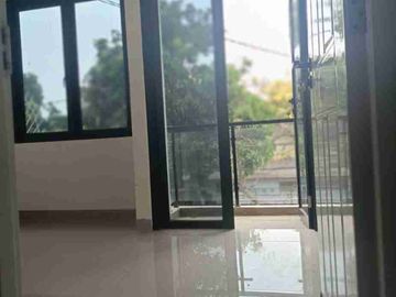 Rumah 2 lantai akses mobil dekat RS Islam di jakarta pusat