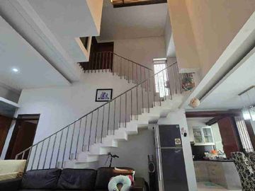 Jual rumah 2 lantai siap huni di semanan dekat bandara soeta dan exit tol