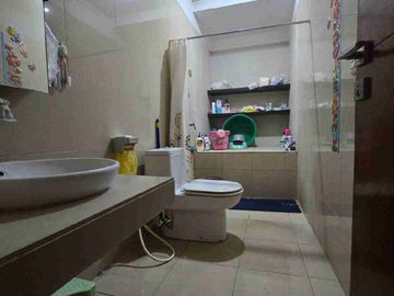 Jual rumah 2 lantai siap huni di semanan dekat bandara soeta dan exit tol