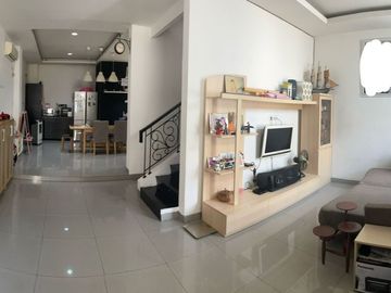 Rumah 2 Lantai di City Resort Residences Jakarta Barat!