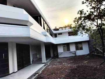 Rumah usaha besar 2 lantai full renov rapih cocok untuk kantor disewakan lokasi strategis Sunter Jakarta Utara
