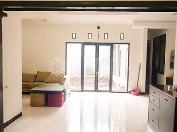 Minimalist House For Sale, Berlokasi Di Kawasan Elite Kota Baru Parahyangan, Bandung