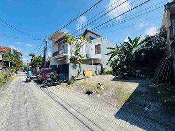 Tanah luas kecil Jalan Wirasatya Renon