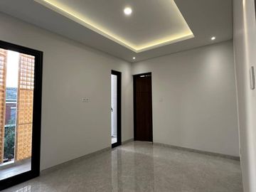 Dijual Rumah Baru 2 Lantai Siap Huni Modern Minimalis di Panjang Jiwo Permai, Tenggilis
