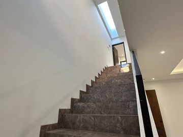 Dijual Rumah Baru 2 Lantai Siap Huni Modern Minimalis di Panjang Jiwo Permai, Tenggilis