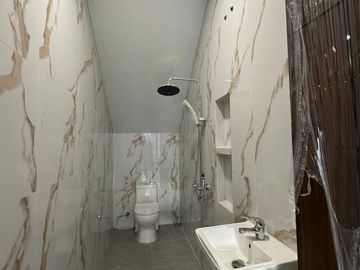 Dijual Rumah Baru 2 Lantai Siap Huni Modern Minimalis di Panjang Jiwo Permai, Tenggilis