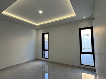 Dijual Rumah Baru 2 Lantai Siap Huni Modern Minimalis di Panjang Jiwo Permai, Tenggilis