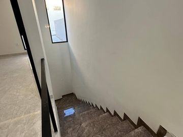 Dijual Rumah Baru 2 Lantai Siap Huni Modern Minimalis di Panjang Jiwo Permai, Tenggilis