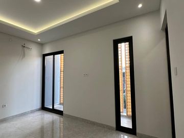 Dijual Rumah Baru 2 Lantai Siap Huni Modern Minimalis di Panjang Jiwo Permai, Tenggilis