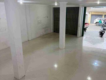 Di Sewakan 1 Ruko Gandeng Di Agus Salim Bekasi

Luas Tanah  400 m²
Luas Bangunan 360 m²
Luas Muka Ruko 7,5 m² x 2 Ruko  
Panjang Ruko 12 m²
Daya Listrik 4400 Watt 
Kamar Mandi 1
Air  Sumur Pompa 
Jumlah Lantai 2
Carport 6 Mobil 
Sertifikat SHM 
IMB  Ada 

Lokasi Padat Penduduk
Lokasi Traffic Rame
Lokasi Deket Sekolahan
Lokasi Deket Stasiun Bekasi
Ruko Cocok Untuk Segala Usaha                 Harga 118.000.000
Lokasi Bebas Banjir