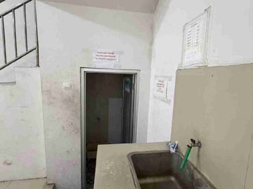 Di Sewakan 1 Ruko Gandeng Di Agus Salim Bekasi

Luas Tanah  400 m²
Luas Bangunan 360 m²
Luas Muka Ruko 7,5 m² x 2 Ruko  
Panjang Ruko 12 m²
Daya Listrik 4400 Watt 
Kamar Mandi 1
Air  Sumur Pompa 
Jumlah Lantai 2
Carport 6 Mobil 
Sertifikat SHM 
IMB  Ada 

Lokasi Padat Penduduk
Lokasi Traffic Rame
Lokasi Deket Sekolahan
Lokasi Deket Stasiun Bekasi
Ruko Cocok Untuk Segala Usaha                 Harga 118.000.000
Lokasi Bebas Banjir
