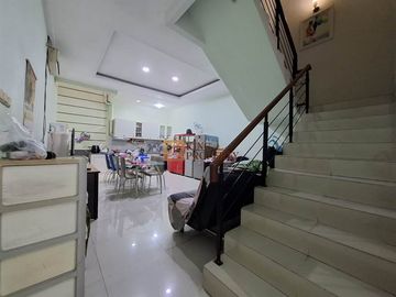 Dijual Rumah 3 Lantai di Komplek Bidara, Tomang, Jakarta Barat, 3 Kamar Tidur, Luas Lantai 75 M², Bebas Banjir