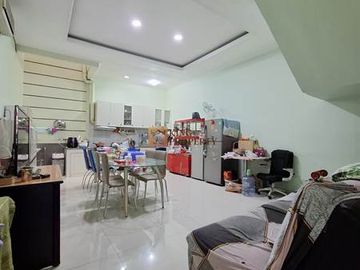 Dijual Rumah 3 Lantai di Komplek Bidara, Tomang, Jakarta Barat, 3 Kamar Tidur, Luas Lantai 75 M², Bebas Banjir