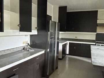 Prime Estate with Pool at Dasmariñas Village