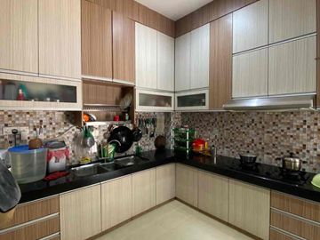 Dijual Rumah Kezia Residence Full Furnished Posisi Hook