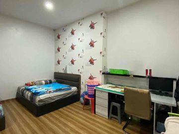 Dijual Rumah Kezia Residence Full Furnished Posisi Hook