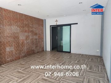 Three-story commercial building, 17 sq.wa., near Saeng Thong Fresh Market, Soi Mangkon-Khandi (Soi Phraeksa 11), Theparak Road, Phraeksa Road, Mueang
