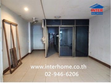 Three-story commercial building, 17 sq.wa., near Saeng Thong Fresh Market, Soi Mangkon-Khandi (Soi Phraeksa 11), Theparak Road, Phraeksa Road, Mueang