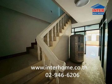 Three-story commercial building, 17 sq.wa., near Saeng Thong Fresh Market, Soi Mangkon-Khandi (Soi Phraeksa 11), Theparak Road, Phraeksa Road, Mueang