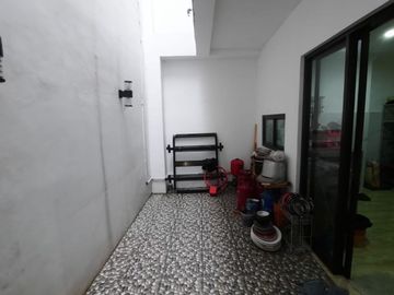 Dijual Rumah Tinggal Bagus Lahan Luas di Komplek DKI Meruya Selatan, Jakarta Barat