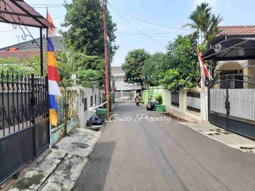 Rumah Tua Harga NJOP dalam perumahan dekat Tb Simatupang / Tol JORR