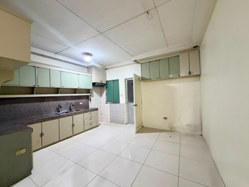 2-Storey Townhouse FOR SALE in Scout De Guia St., Quezon City