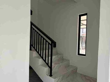 RUMAH MODERN DISEWAKAN DI GRAND CITY BALIKPAPAN