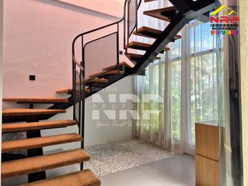 Disewakan Rumah Mewah Cantik Full Furniture di Pusat Kota Banyuwangi
