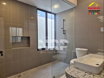 Disewakan Rumah Mewah Cantik Full Furniture di Pusat Kota Banyuwangi