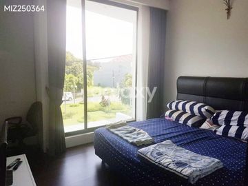 JUAL RUMAH SIAP HUNI TERAWAT ARAYA 2 POSISI DEPAN TAMAN