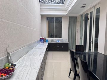 Nego Ciamik Minimalis Rumah La Riz Wood, Pakuwon Indah