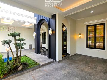 RUMAH ELEGANT MODERN CLASSIC, NYAMAN, MEWAH DAN SIAP HUNI DI NUSA LOKA - BSD