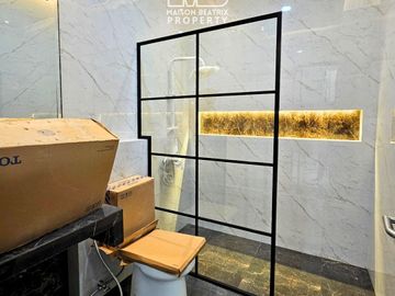 RUMAH ELEGANT MODERN CLASSIC, NYAMAN, MEWAH DAN SIAP HUNI DI NUSA LOKA - BSD
