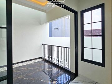RUMAH ELEGANT MODERN CLASSIC, NYAMAN, MEWAH DAN SIAP HUNI DI NUSA LOKA - BSD