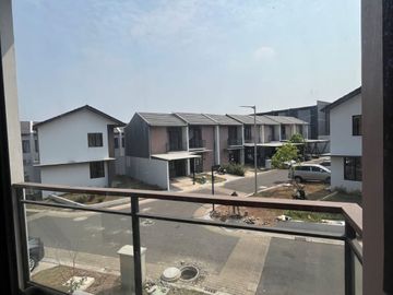 DISEWAKAN RUMAH PARK SERPONG CENDANA CREST PALING DEPAN DEKAT GADING SERPONG