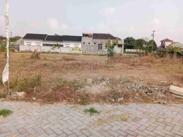 Pekarangan murah &  strategis 463 m² muka 15m jalan 7m+, 800m dari jalan Raya lawu, triyagan mojolaban sukoharjo :