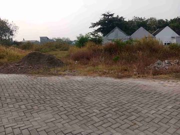 Pekarangan murah &  strategis 463 m² muka 15m jalan 7m+, 800m dari jalan Raya lawu, triyagan mojolaban sukoharjo :